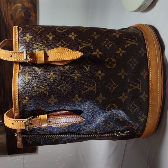 Gorgeous 😍 Authentic Louis Vuitton Bucket Bag - Picture 13 of 14